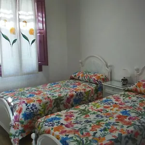 https://la-casa-malaguea.hotelsinnerja.org